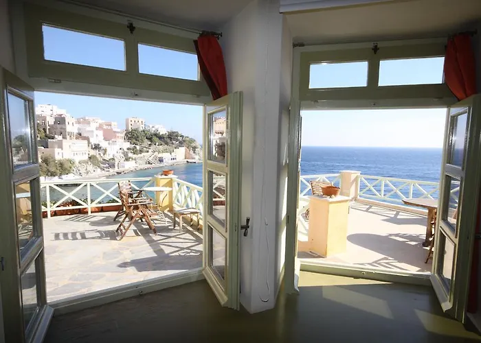 Apollonos Seafront Ermupoli